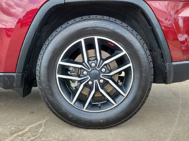 Used 2020 Red Jeep Trailhawk image 9