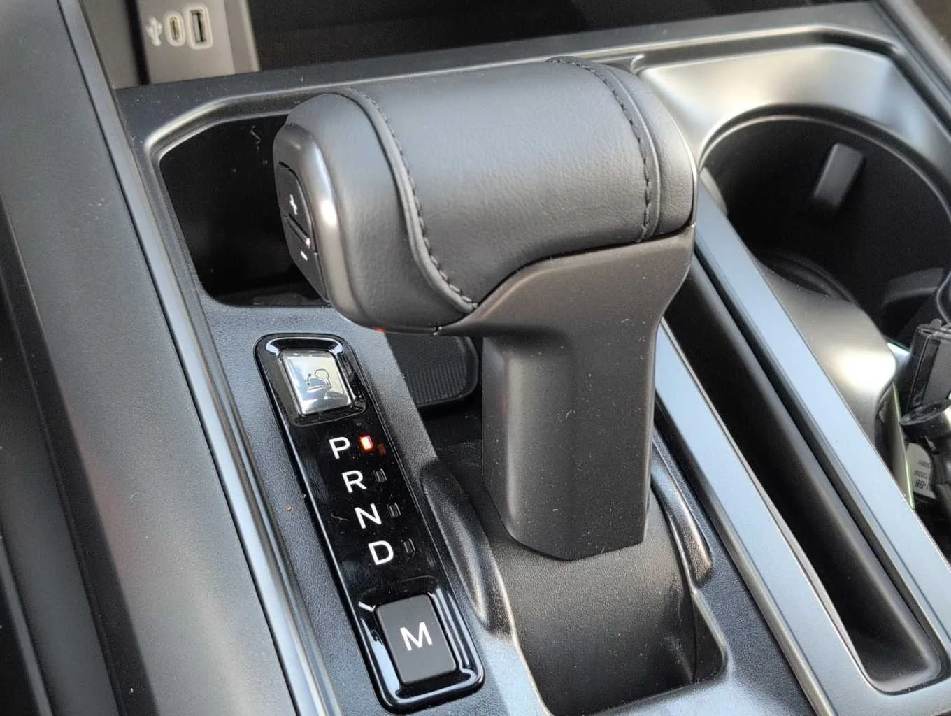 New 2026 Star White Metallic Tri-Coat Ford LARIAT image 18