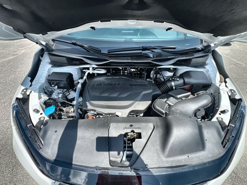 Used 2025 White Honda Elite image 27