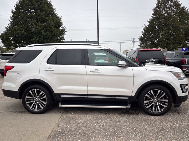 Used 2016  Ford Platinum image 3