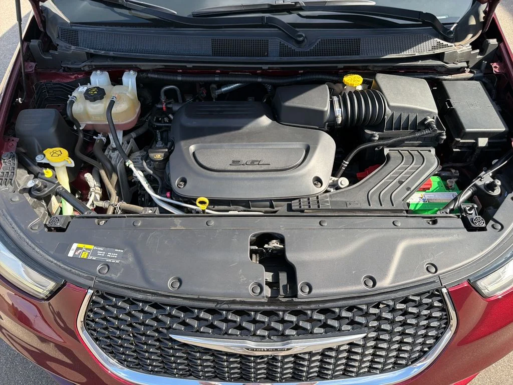 Used 2021 Red Chrysler Limited image 22