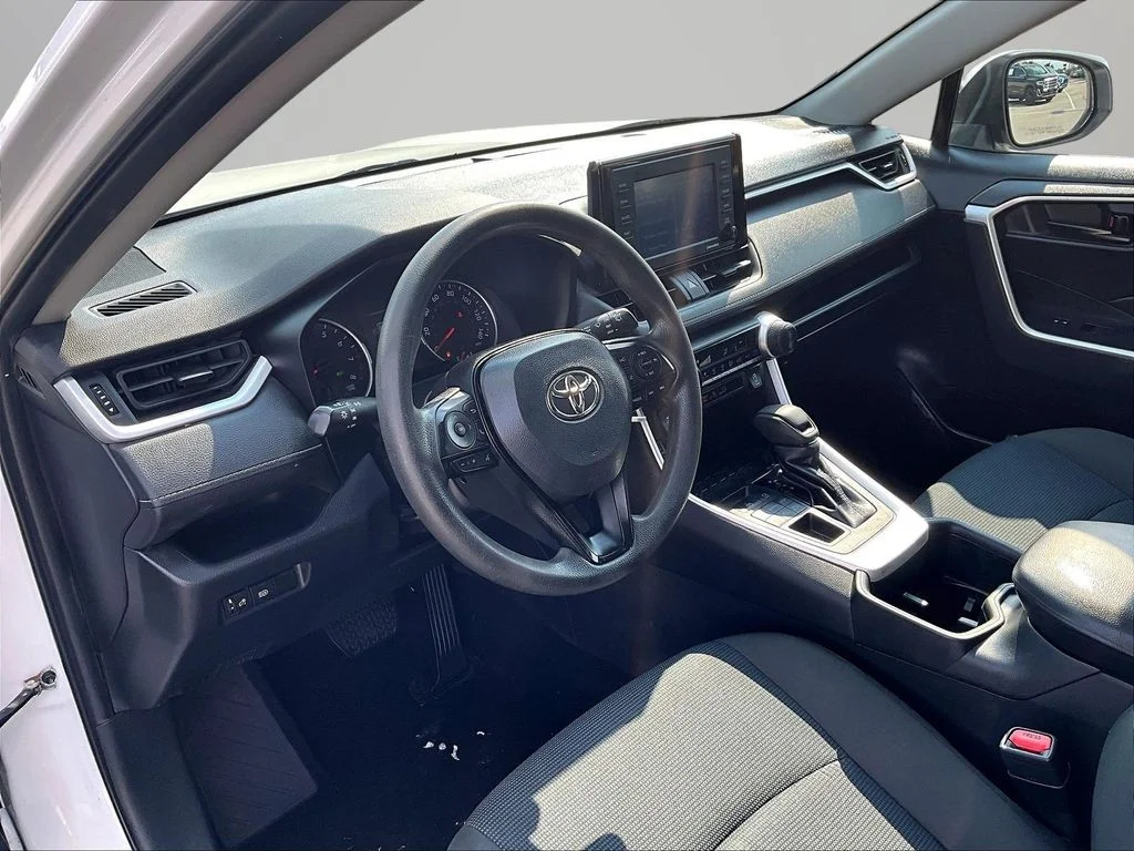 Used 2022 White Toyota LE image 15