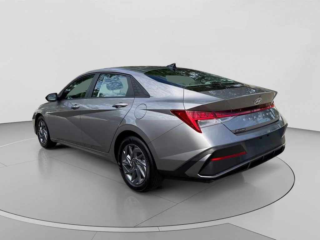 Used 2024 Silver Hyundai Blue image 3