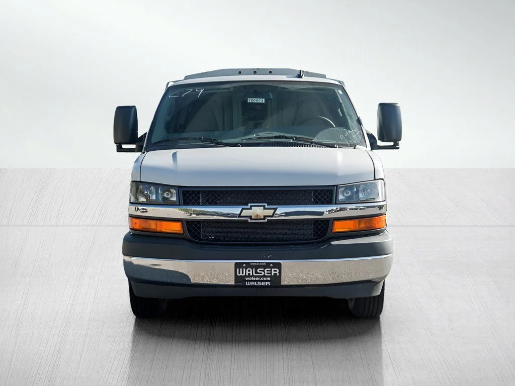 New 2026 Summit White Chevrolet 1WT image 2