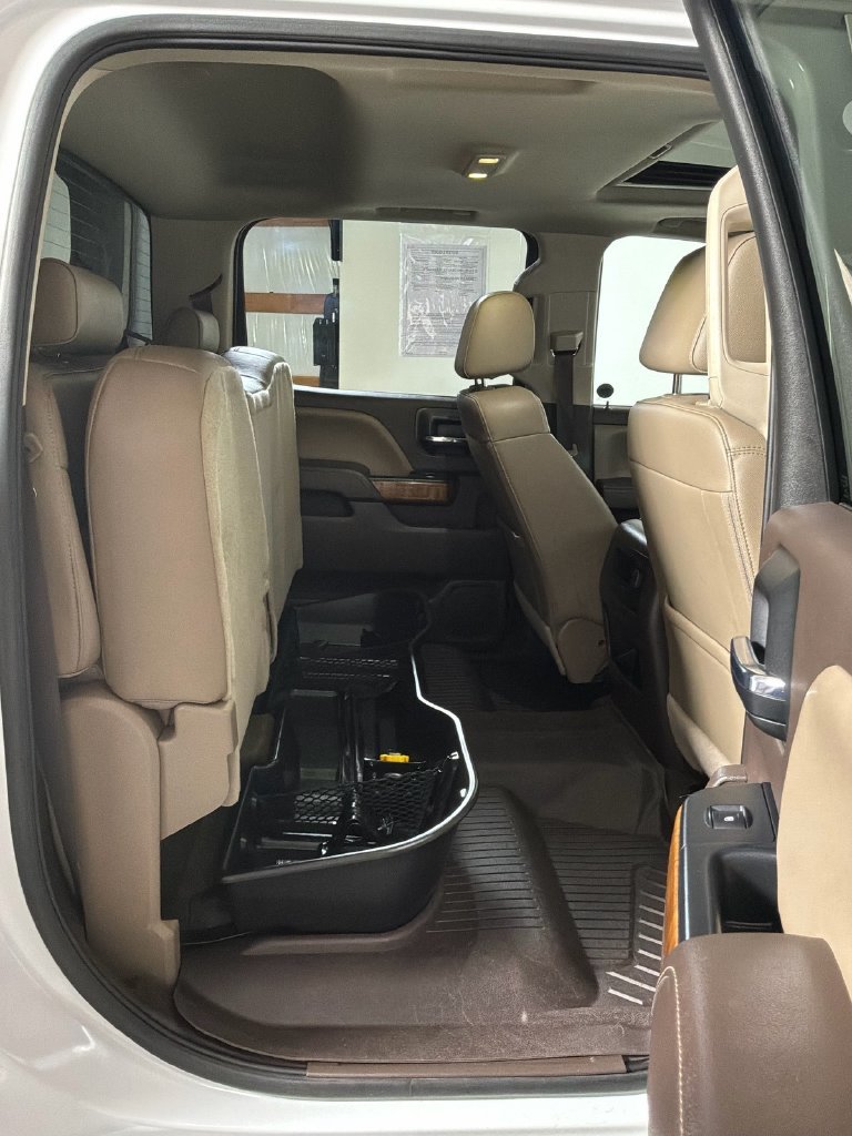 Used 2017 White GMC SLT image 22