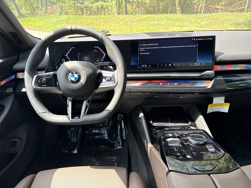 Used 2027 White BMW 530i xDrive image 22