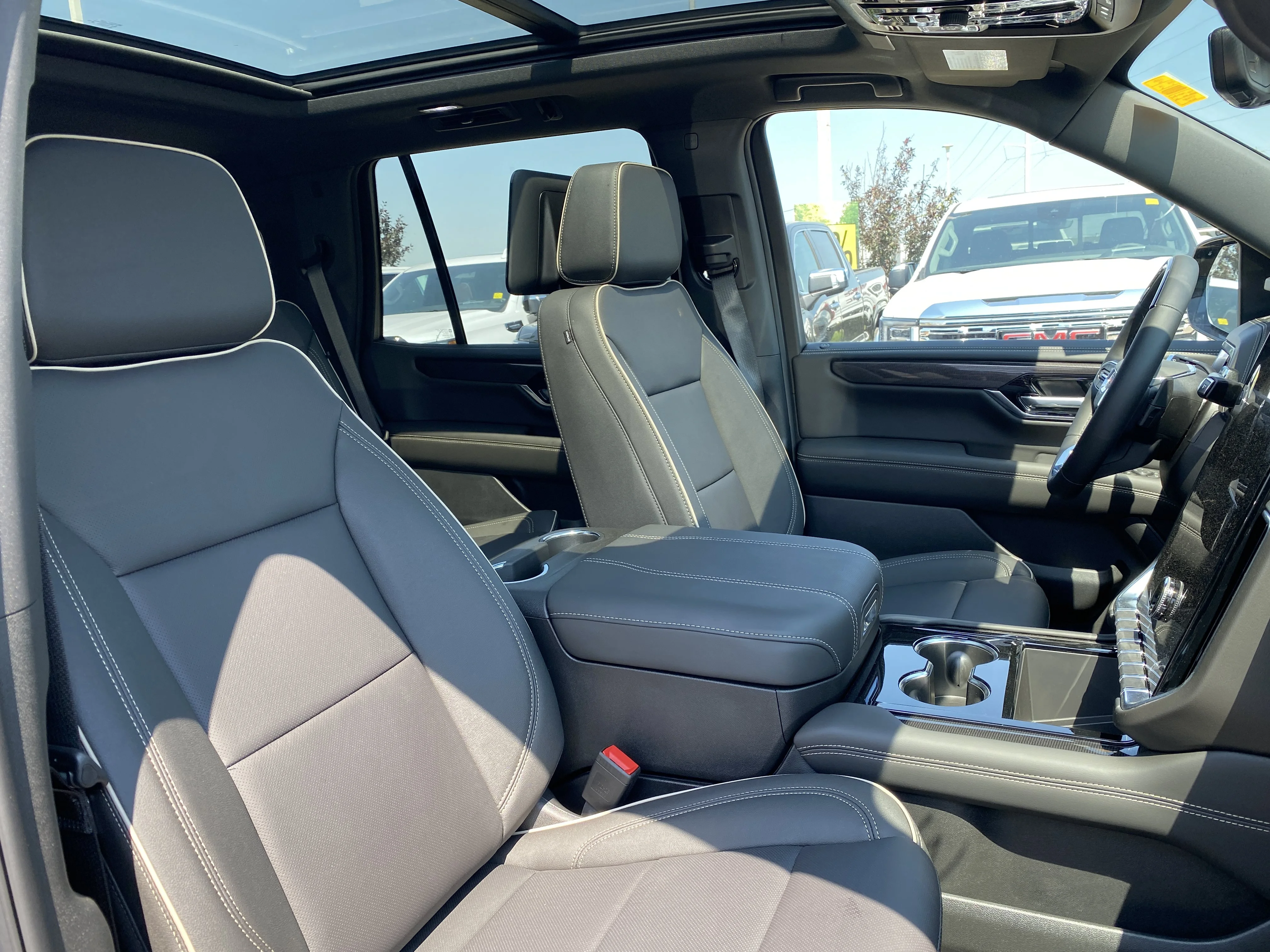 New 2026 ONYX BLACK GMC Elevation image 32
