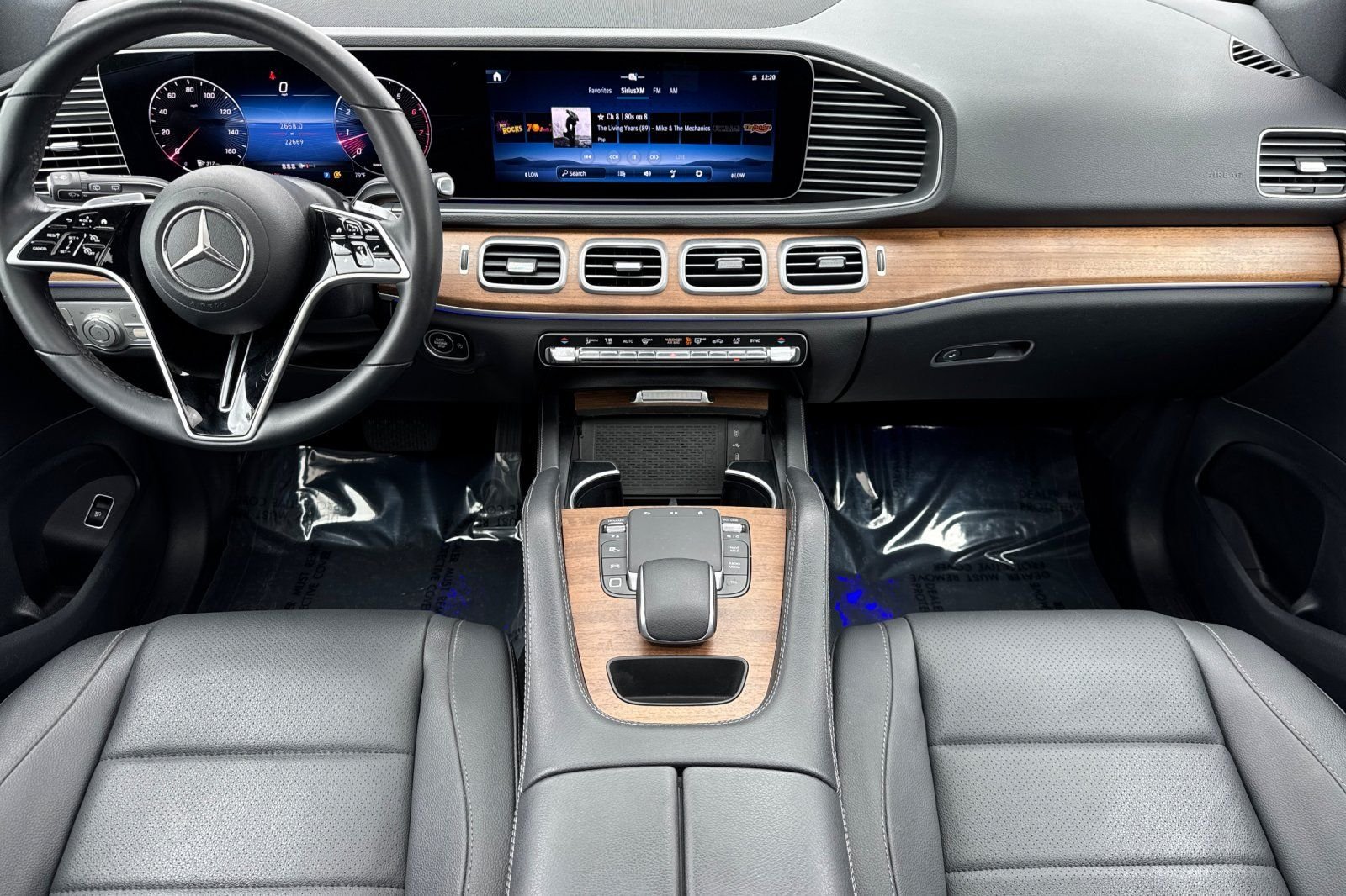 Certified Used 2025  Mercedes-Benz GLE 450 image 3