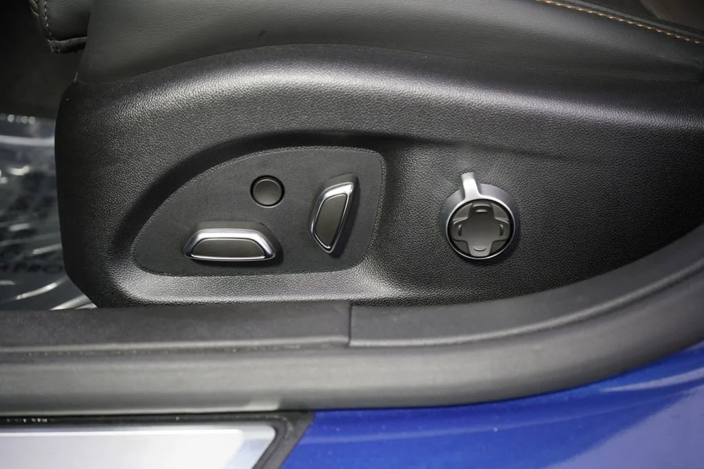 Used 2021 WAVE METALLIC Cadillac V-Series image 14