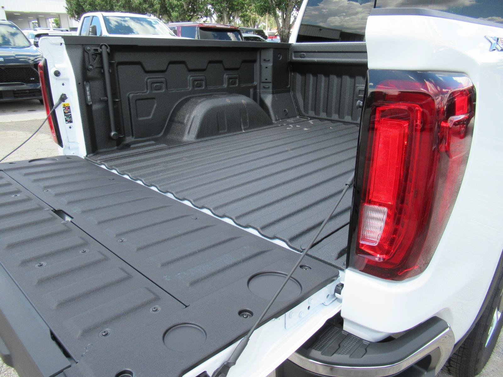 New 2026 Summit White GMC SLT image 31