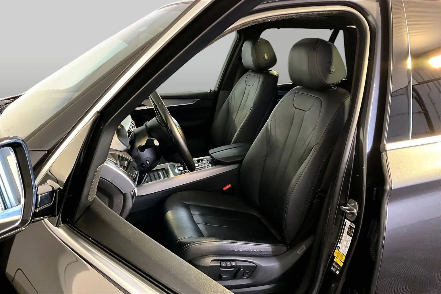 Used 2017 Dark Graphite Metallic BMW xDrive40e iPerformance image 9