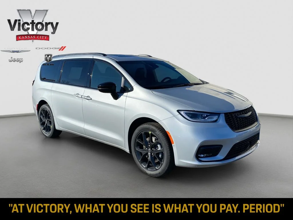 2026 Chrysler Pacifica Limited AWD's photo