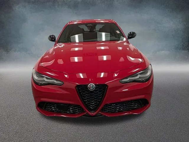 Used 2025  Alfa Romeo  image 2