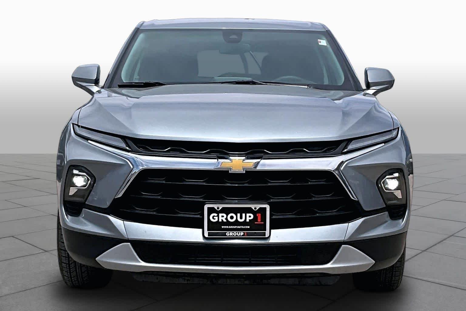 Used 2025 Sterling Gray Metallic Chevrolet LT image 4