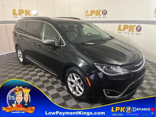 2020 Chrysler Pacifica Limited's photo