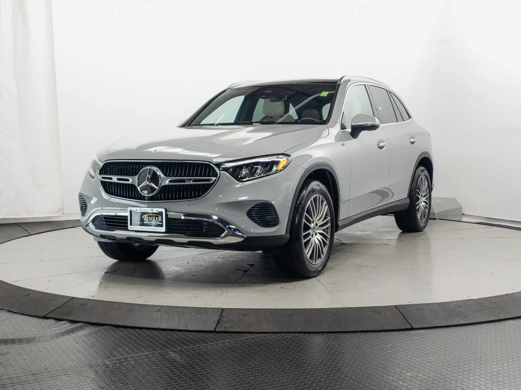 Certified Used 2026  Mercedes-Benz GLC 300 image 3