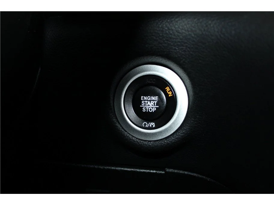 Used 2022 Brilliant Black Crystal Pearlcoat Chrysler Hybrid Touring L image 31