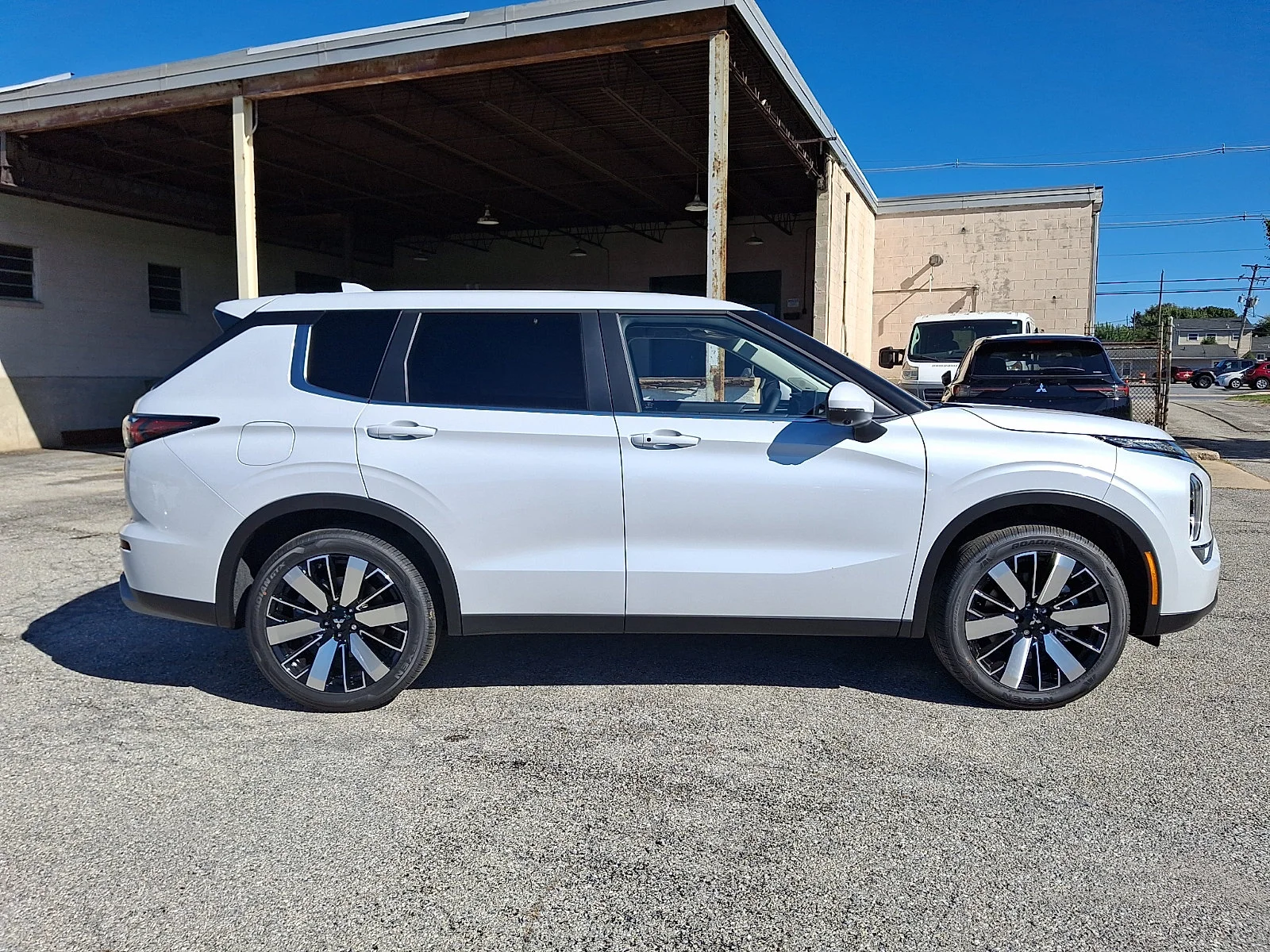 New 2026 White Mitsubishi SE image 8