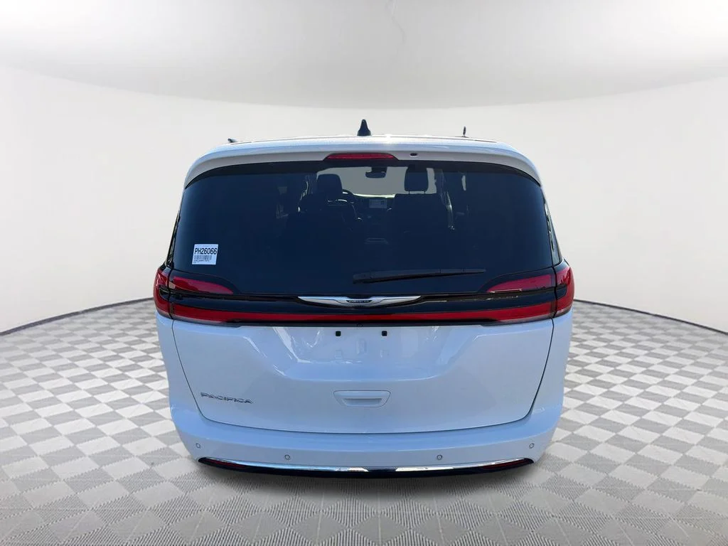 Used 2024 White Chrysler Touring L image 6