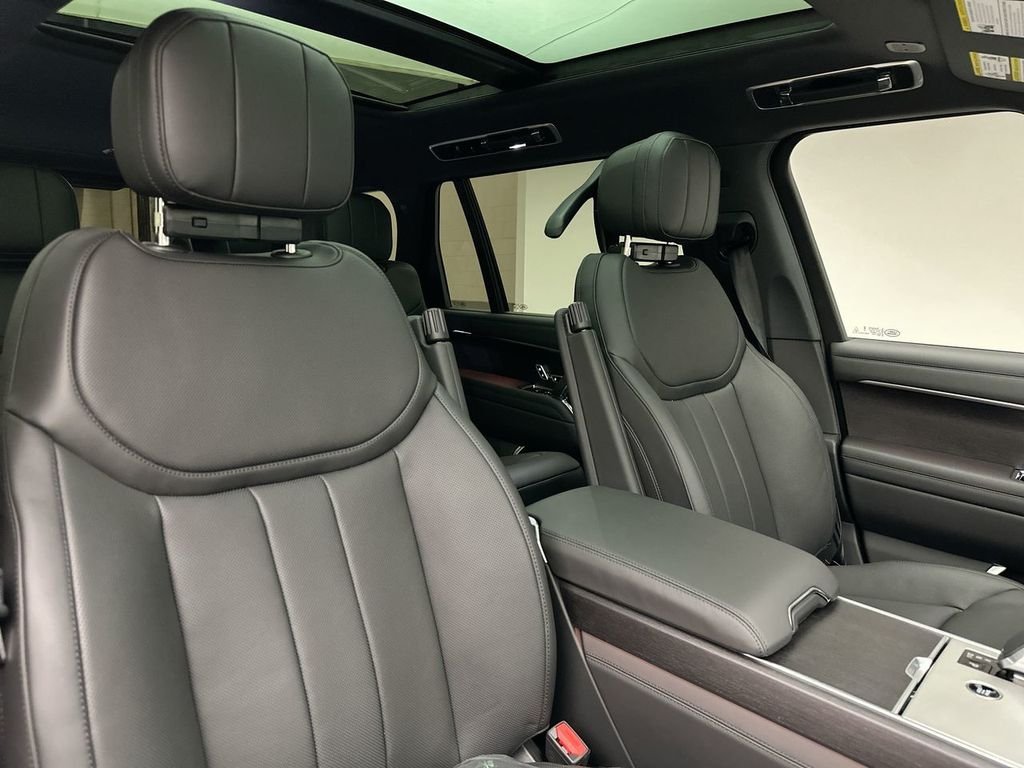 New 2026 Carpathian Gray Premium Metallic Land Rover SE image 18
