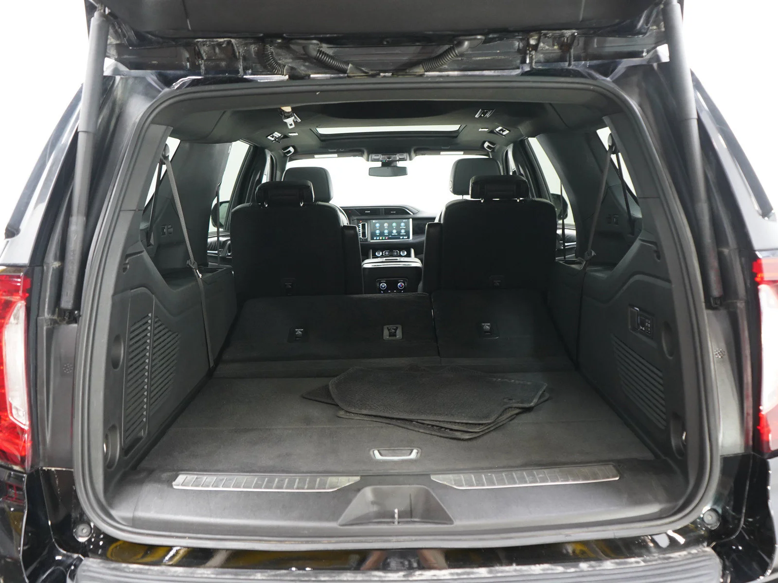 Used 2021 Black GMC Denali image 16