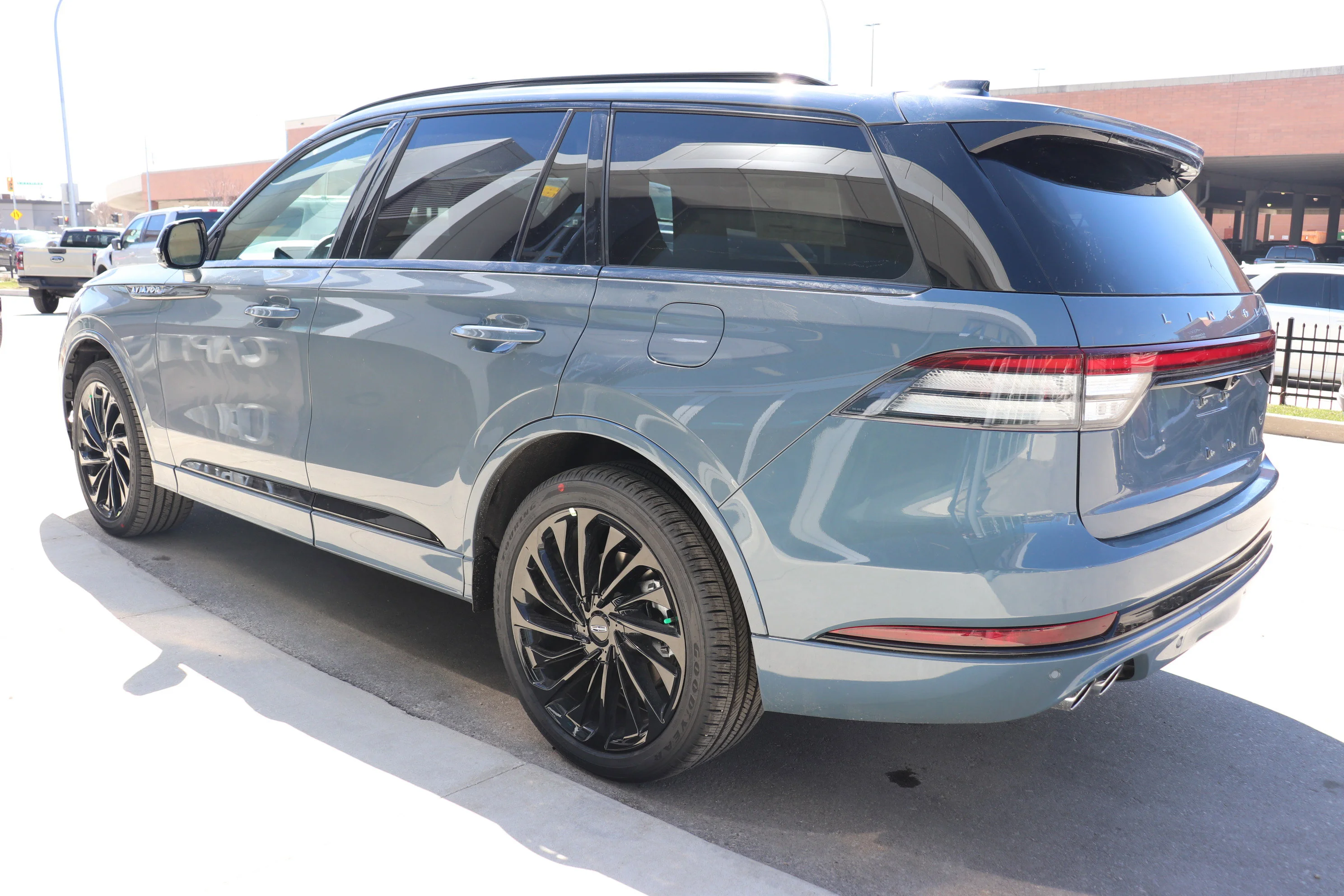 New 2026 WHISPER BLUE MET CC Lincoln Reserve image 4