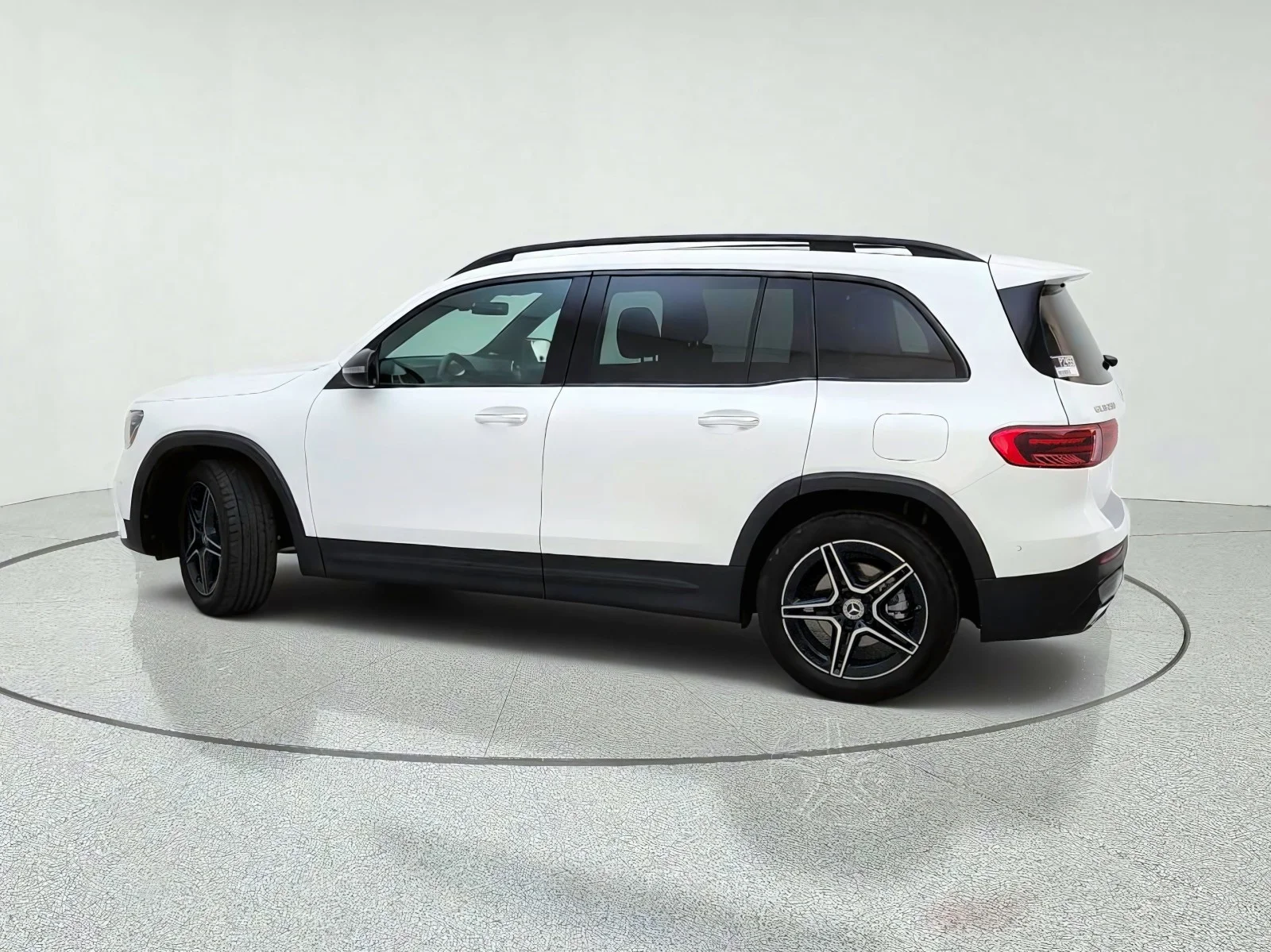 Used 2024 Polar White Mercedes-Benz GLB 250 image 13