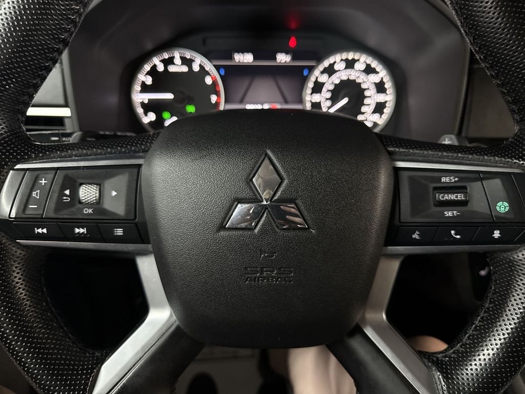 Used 2022 Red Mitsubishi  image 22
