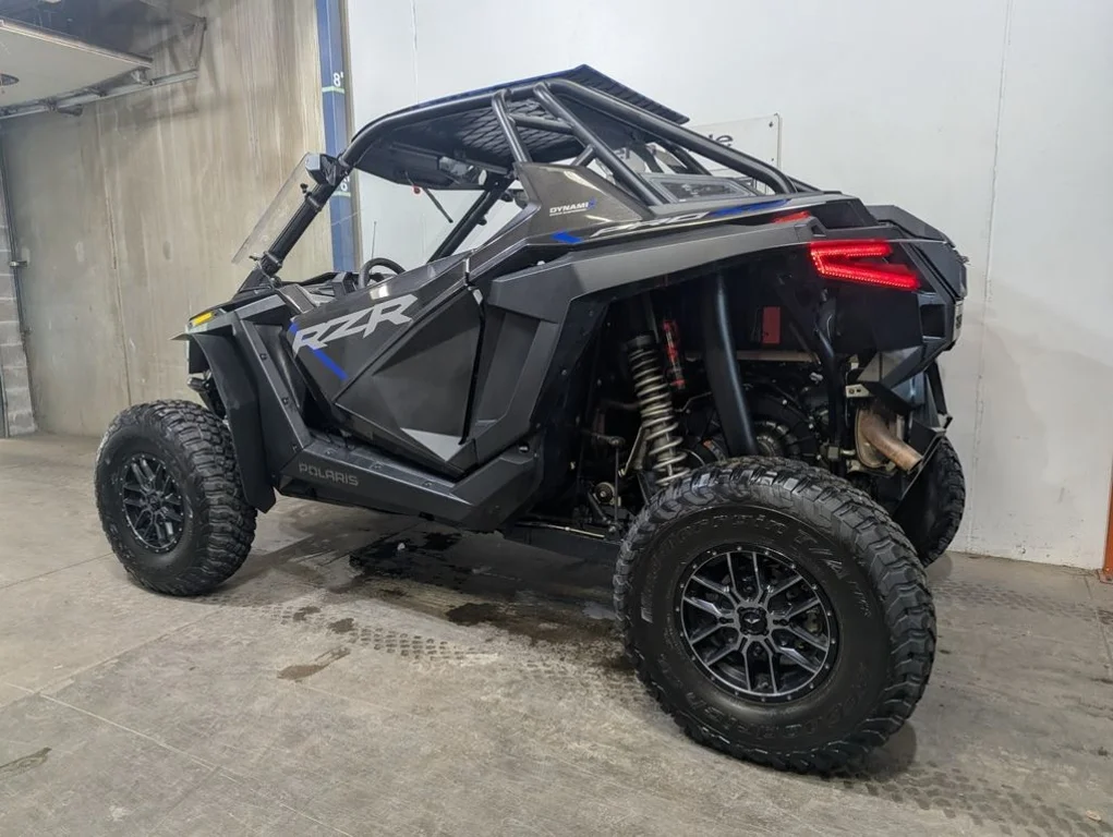 Used 2023 BLACK Polaris Ultimate image 2