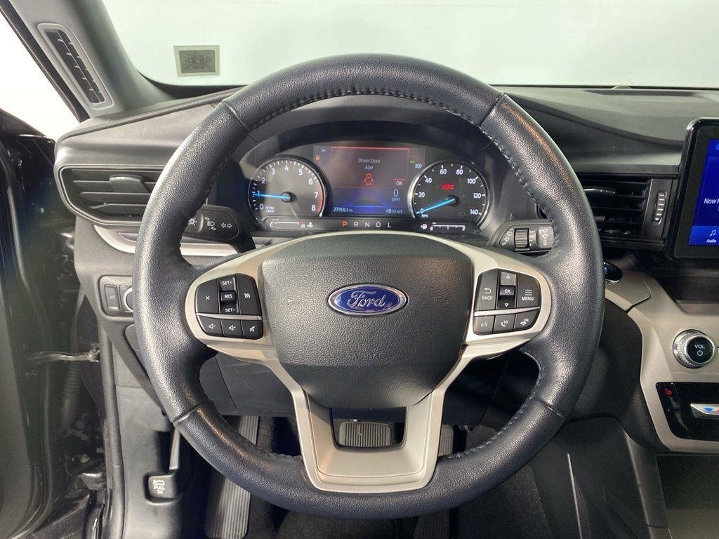 Used 2023 Black Metallic Ford XLT image 6