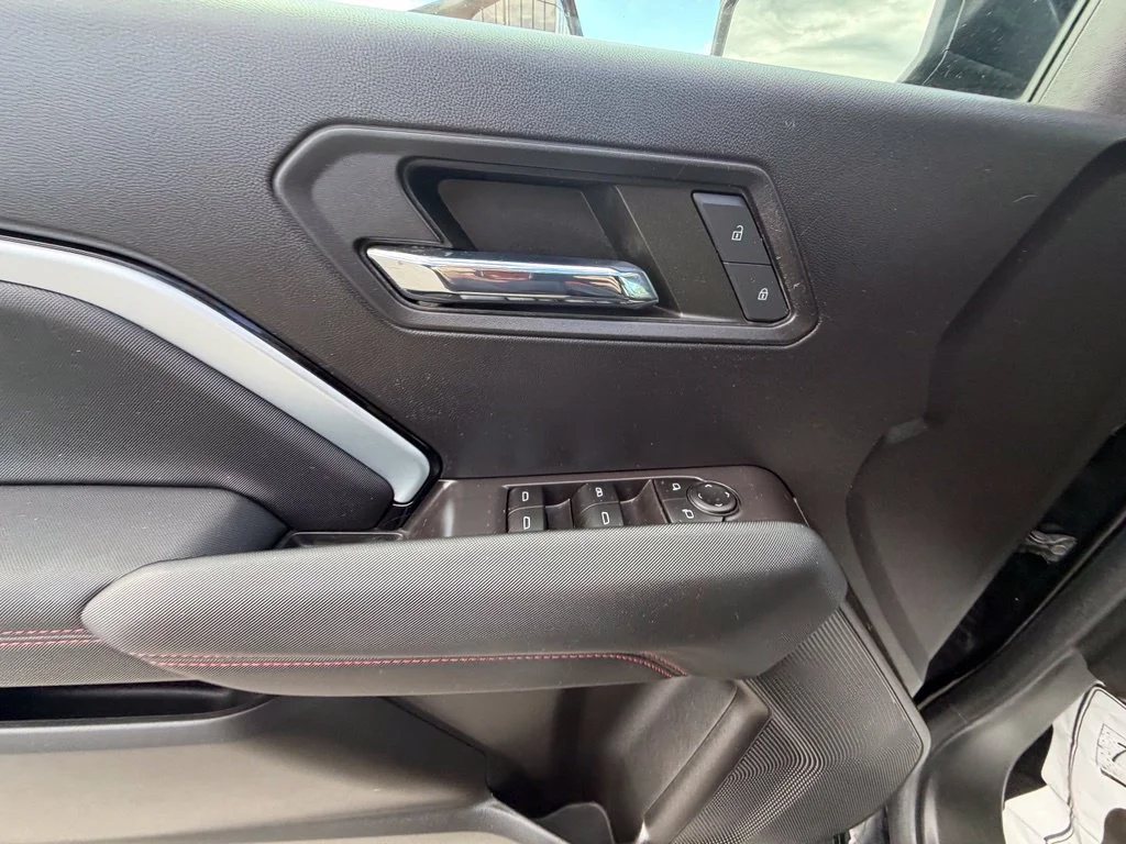 Used 2023 Black Chevrolet Z71 image 15