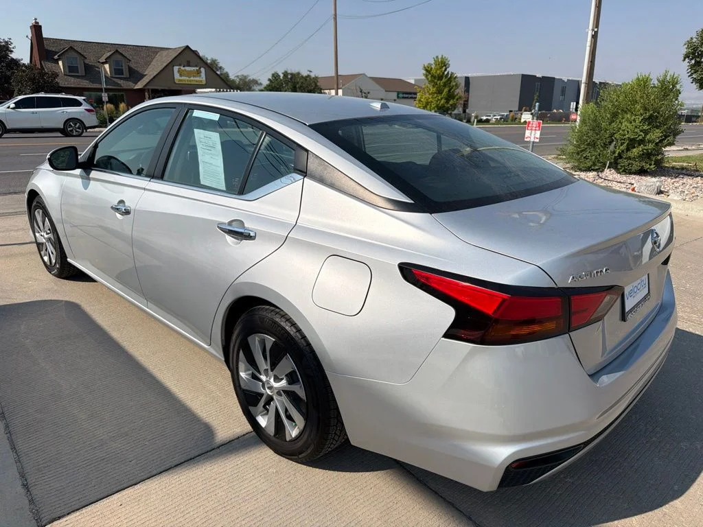 Used 2020 Silver Nissan 2.5 S image 5