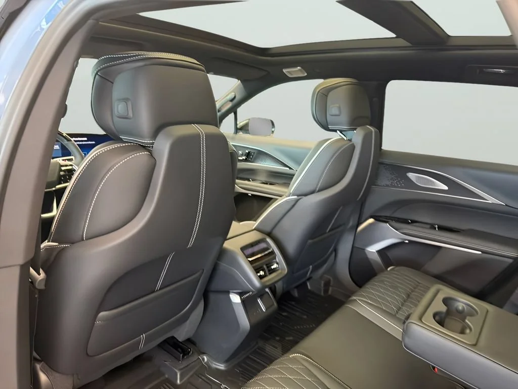 2027 Cadillac LYRIQ Signature Luxury - Photo 46