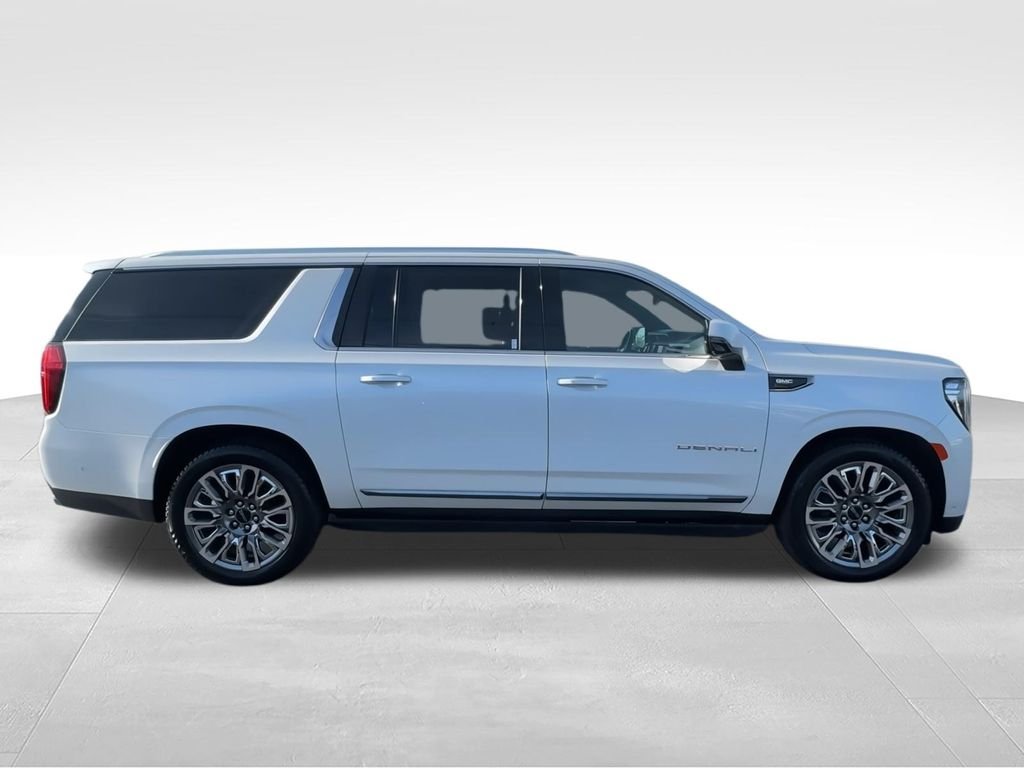 Used 2023 White GMC Denali Ultimate image 9