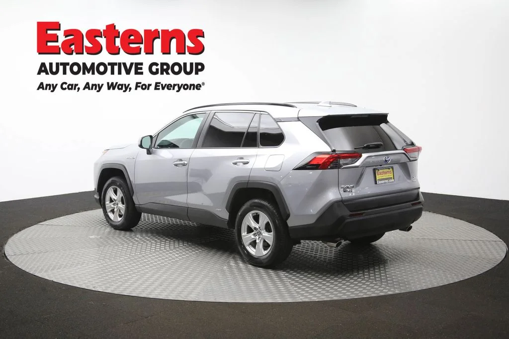 Used 2021 Silver Toyota XLE image 65