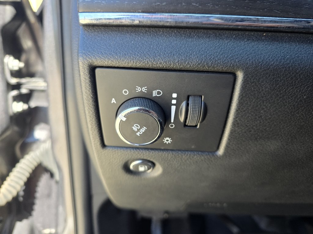 Used 2015 Granite Crystal Metallic Clearcoat Jeep Limited image 18