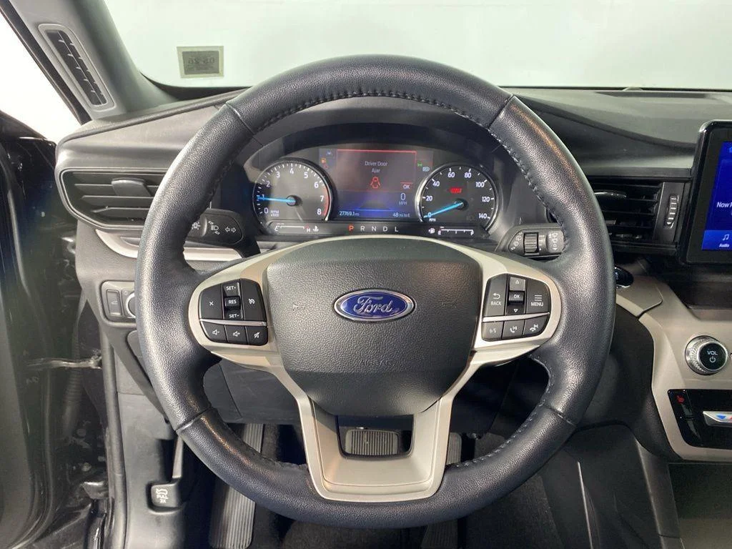 Used 2023 Black Metallic Ford XLT image 6