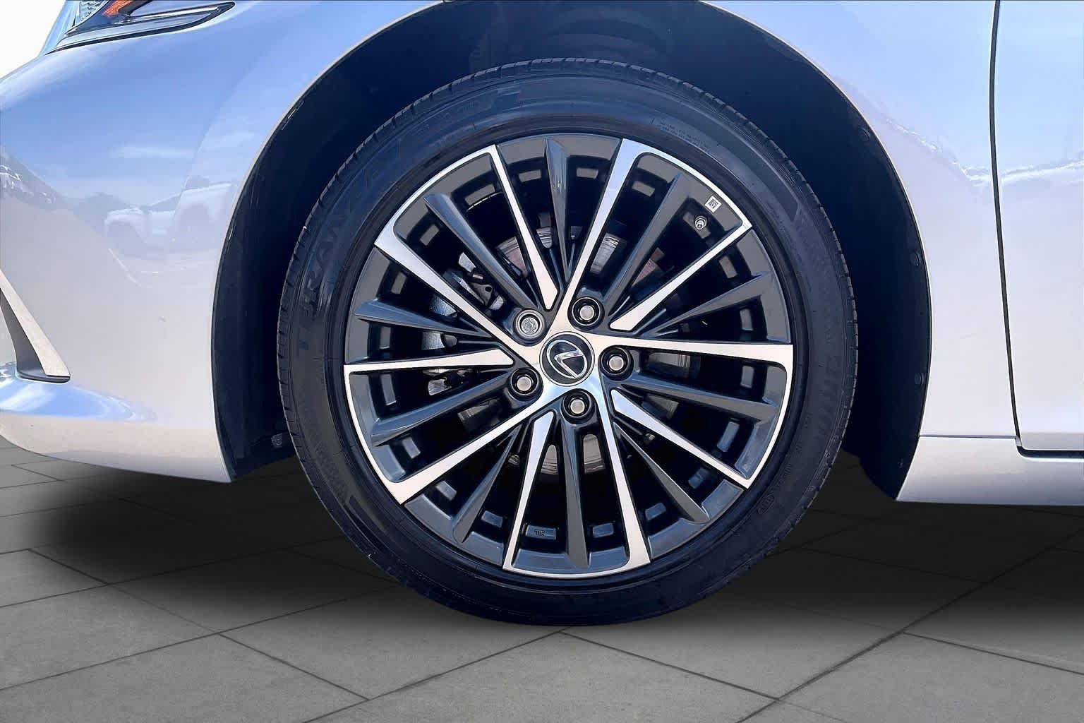 Used 2025 Iridium Lexus  image 10