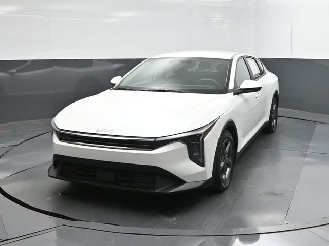 Used 2025 White Kia LXS image 22
