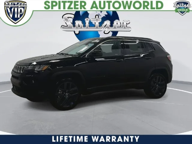 New 2026 Diamond Black Crystal Pearl-Coat Exterior Paint Jeep Latitude image 11