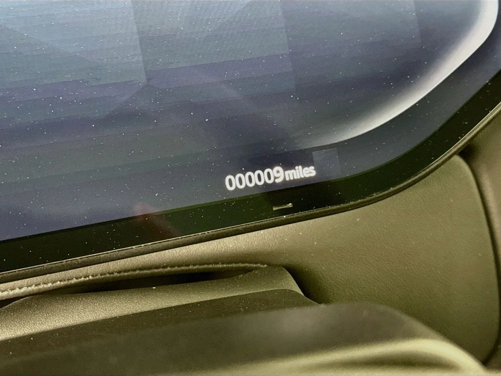 New 2026 Santorini Black Metallic Land Rover SE image 13