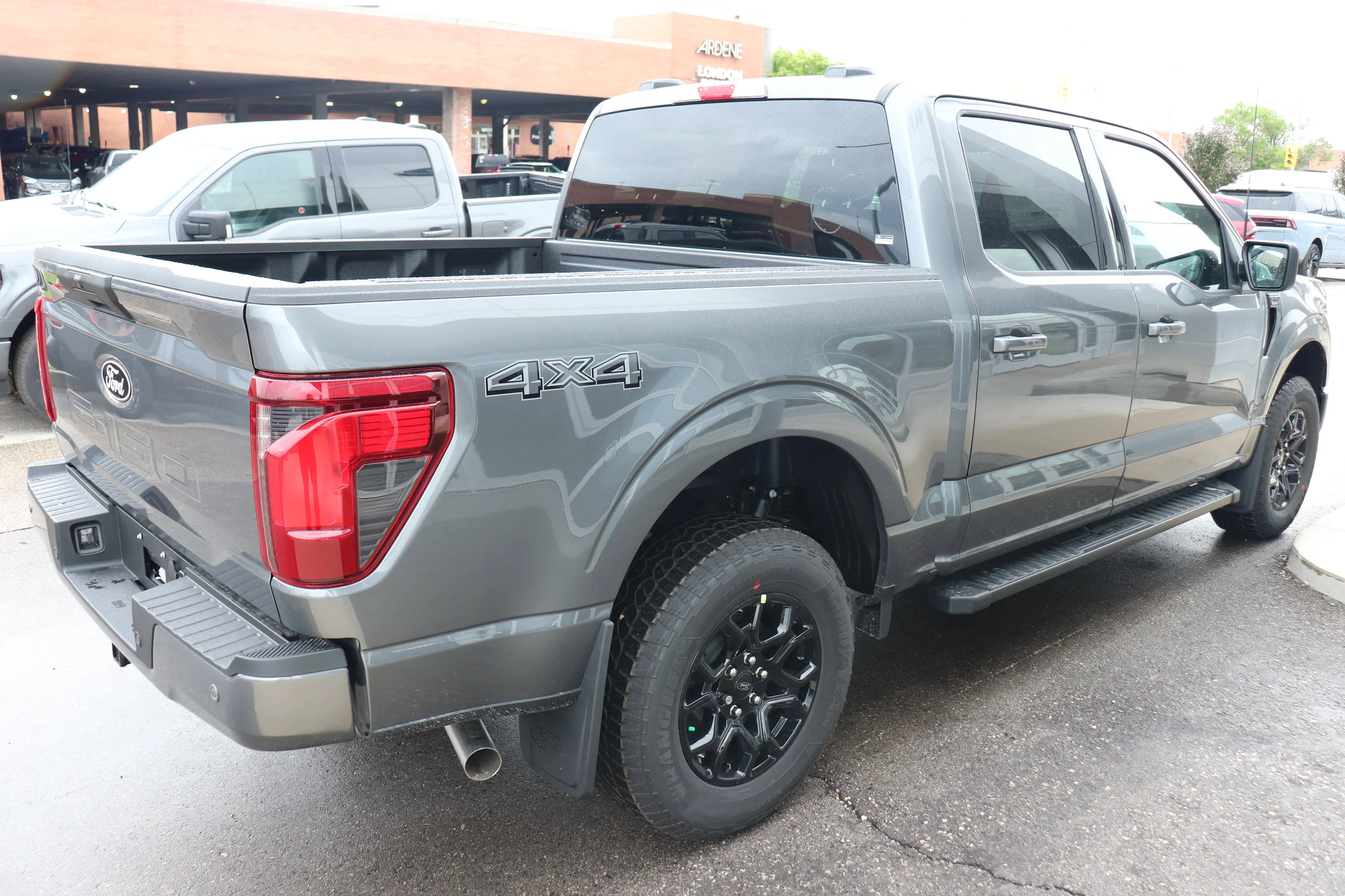 New 2026 CARBONIZED GREY METALLIC Ford XLT image 4