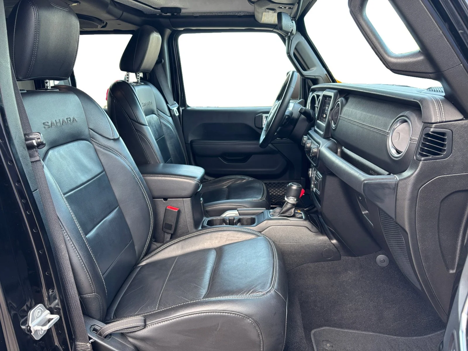 Used 2018 Black Jeep Sahara image 17