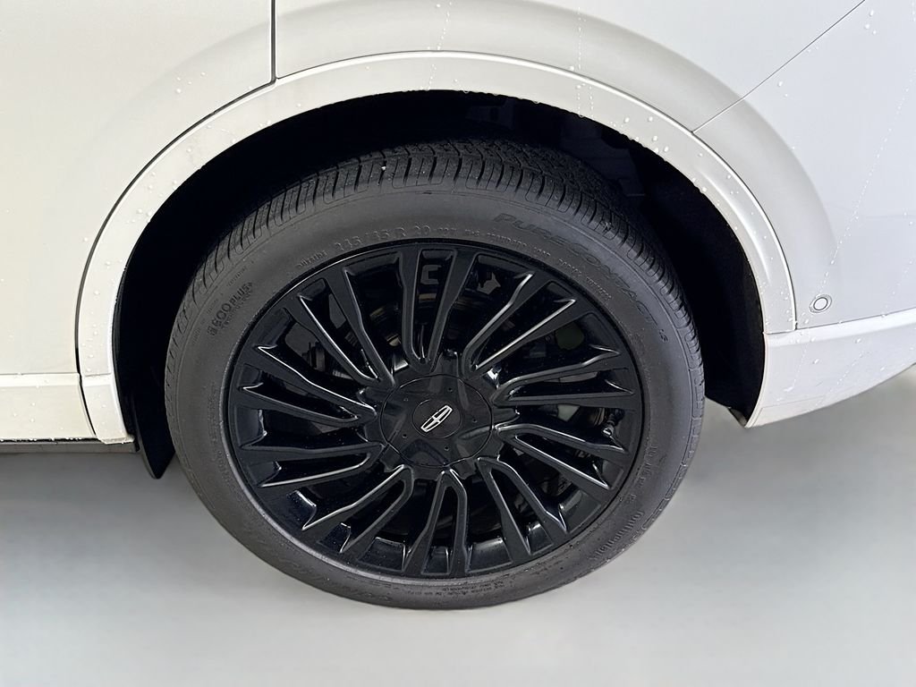 Used 2021 Pristine White Lincoln Reserve image 33