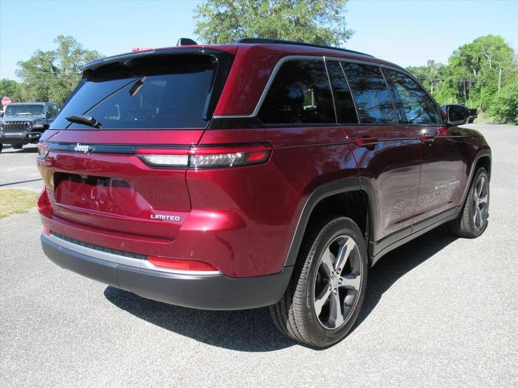 New 2026 Velvet Red Pearl-Coat Exterior Paint Jeep Limited image 7