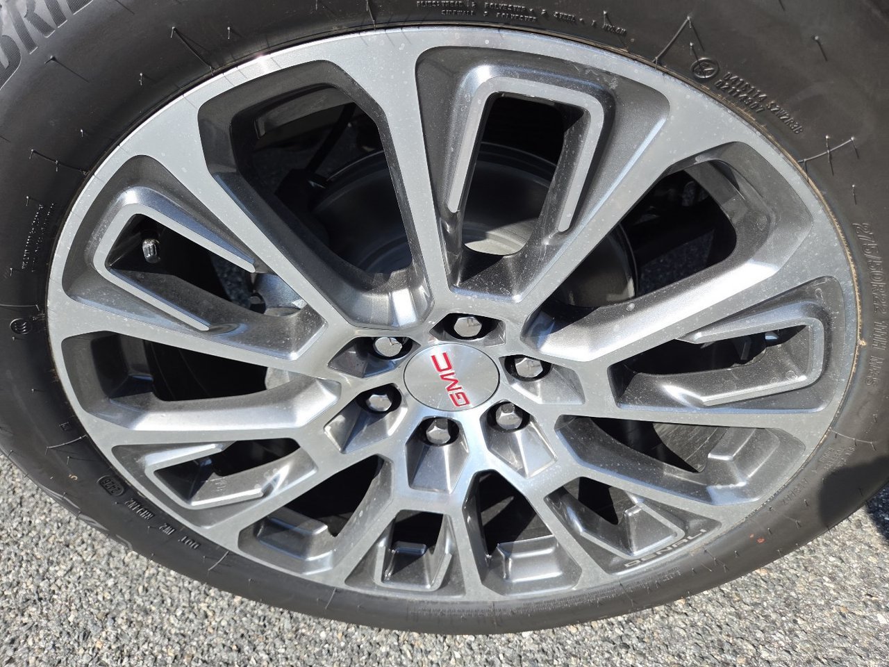 2026 GMC Yukon Denali - Photo 17