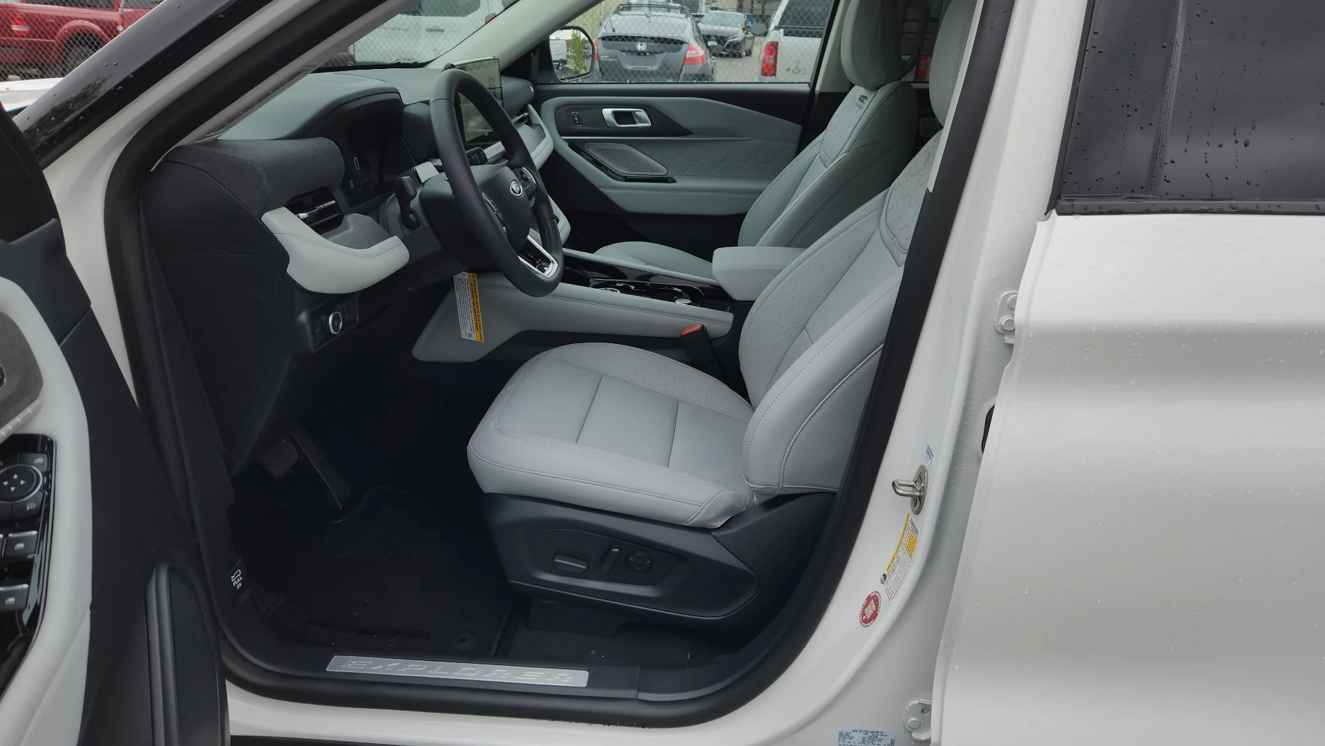 New 2026 Star White Metallic Tri-Coat Ford Platinum image 24