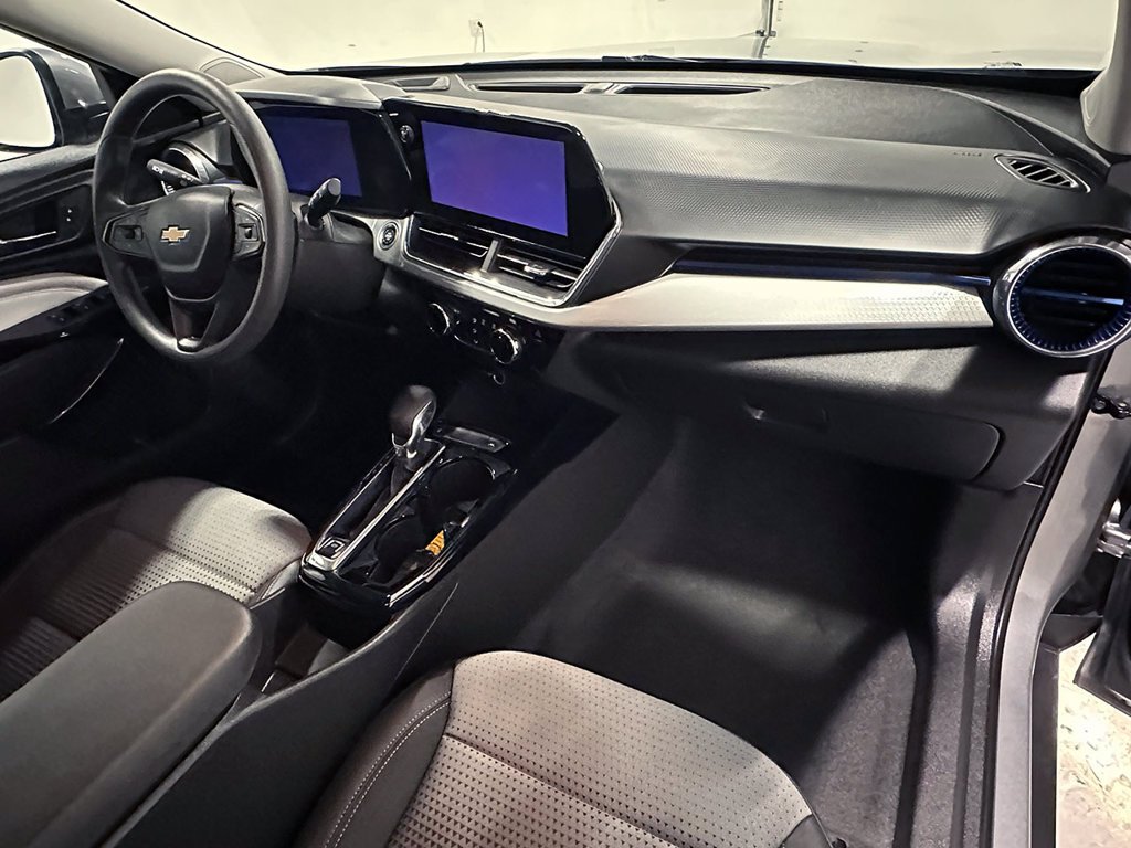 Used 2025 Gray Chevrolet LT image 25