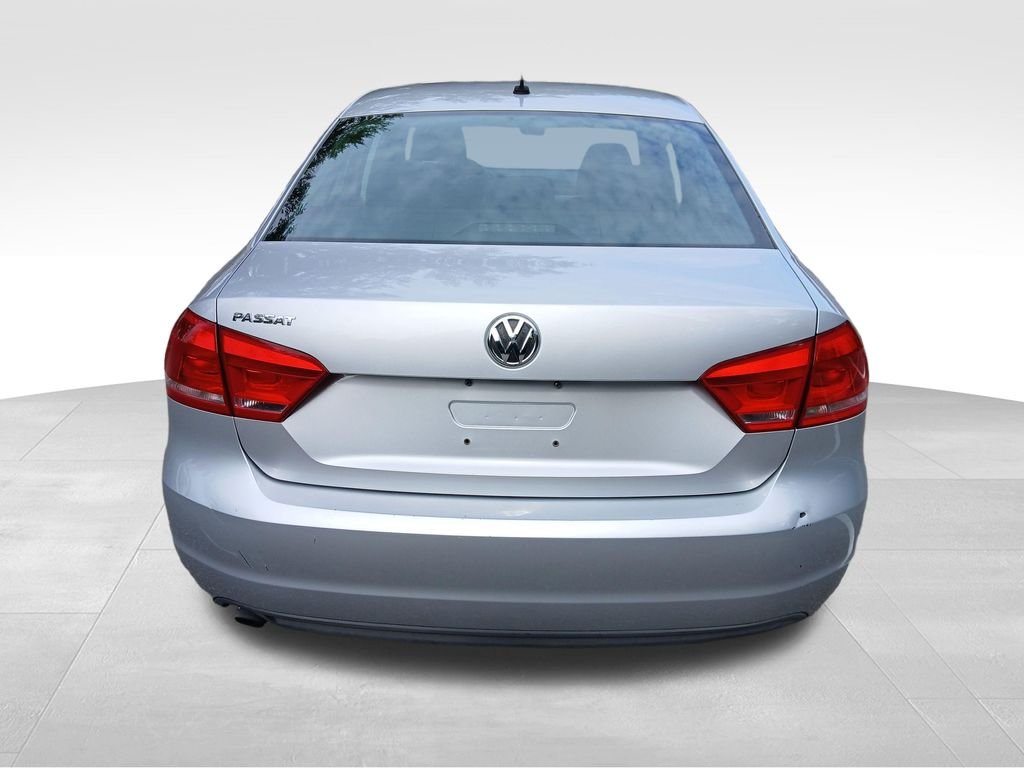 Used 2012 Silver Volkswagen 2.5 S image 4