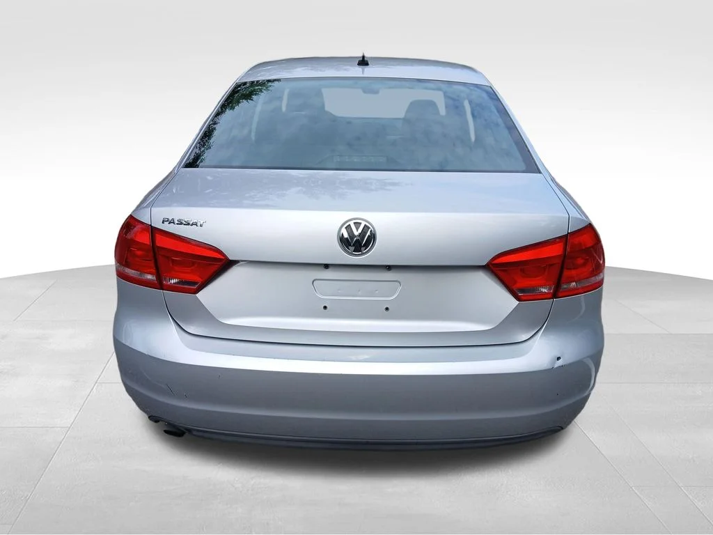 Used 2012 Silver Volkswagen 2.5 S image 4